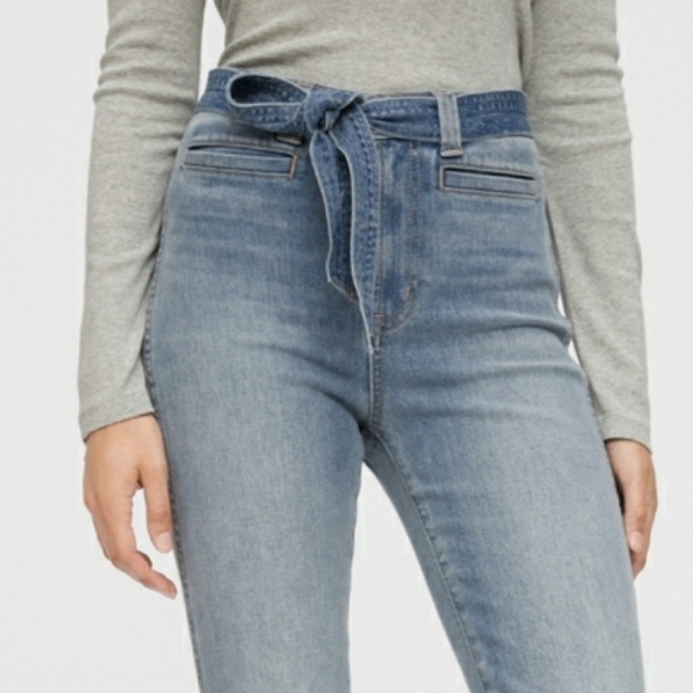SALE! GAP HIGH RISE TIE- BELT FLARE JEANS W/WASHWELL. - Picture 2 of 6